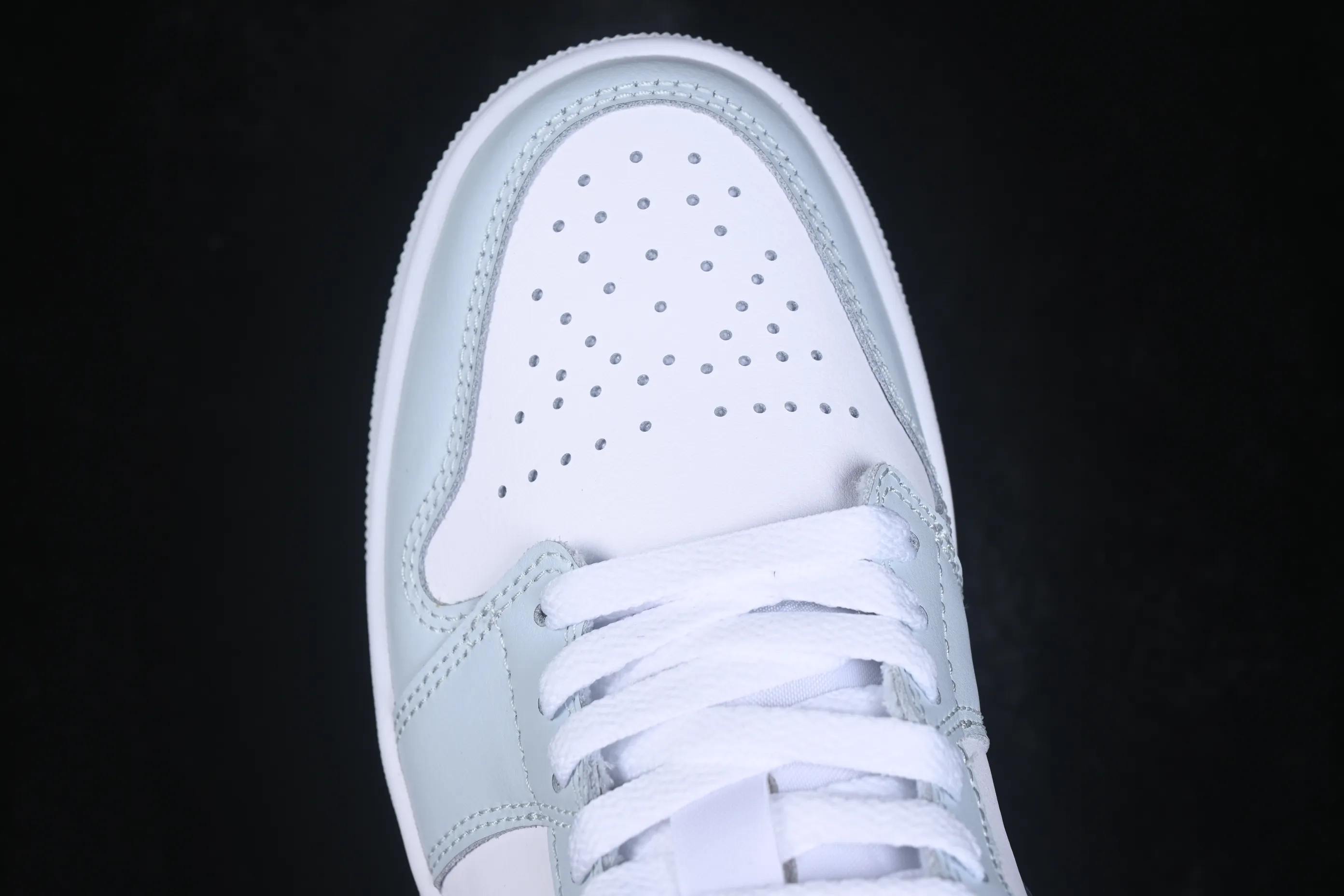All categories Air Jordan Jordan series basketball shoes Air Jordan 1 Low G version pure original Air Jordan 1 Low AJ1 Joe 1 white gray blue hook low-top retro culture basketball shoes 553558-400